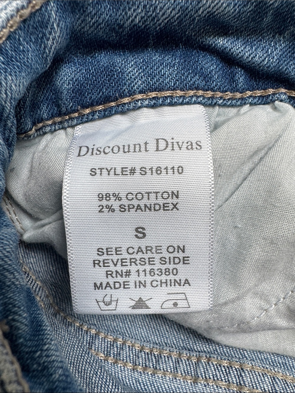 Discount Divas High-Rise Button Fly Jean Shorts 💗 Light Wash - Picture 11 of 11